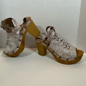 Women’s Sbicca platform clogs size US 9